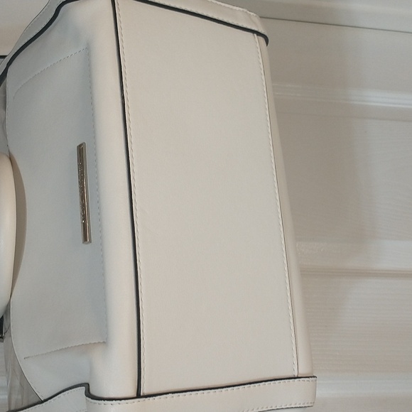 Final price drop. Steve Madden beautiful leather purse. (F) - Picture 5 of 11